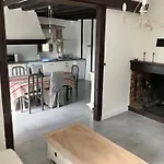 Ancienne Maison Basque Au Calme Au Pied De La Rhune アパート *